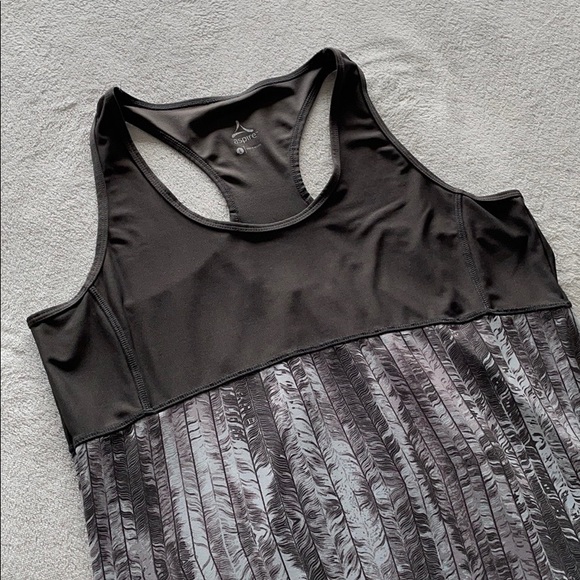 Aspire Razorback workout tank - Picture 2 of 7